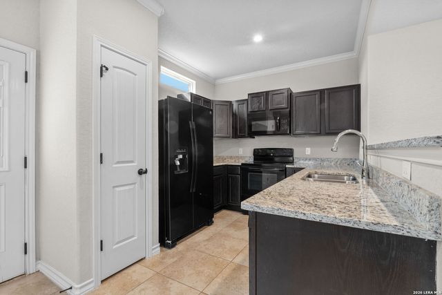 6934 Lakeview Dr, San Antonio, TX 78244