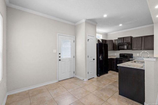 6934 Lakeview Dr, San Antonio, TX 78244