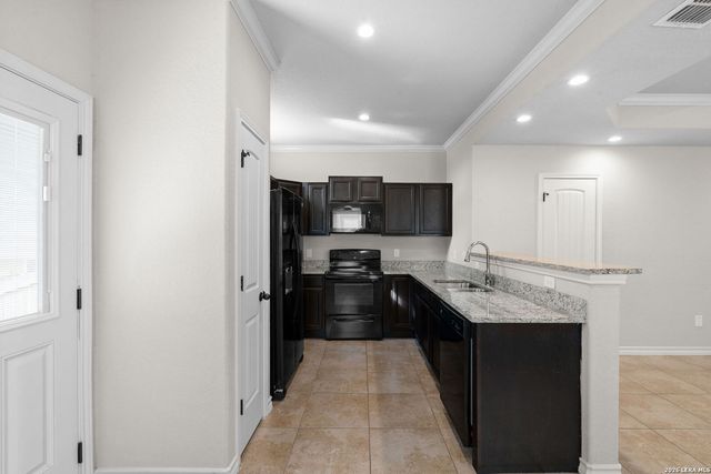 6934 Lakeview Dr, San Antonio, TX 78244