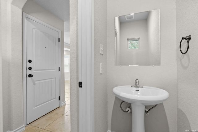 6934 Lakeview Dr, San Antonio, TX 78244