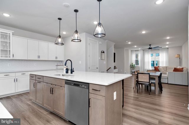 7203 MOUNTAINEER DR, Alexandria, VA 22306
