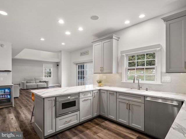 806 SHADEBRUSH RDG, West Chester, PA 19382