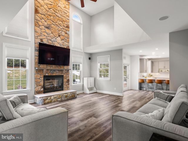 806 SHADEBRUSH RDG, West Chester, PA 19382