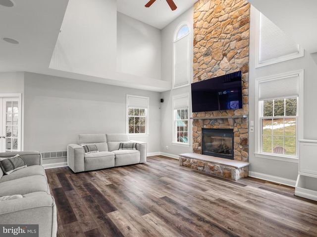 806 SHADEBRUSH RDG, West Chester, PA 19382