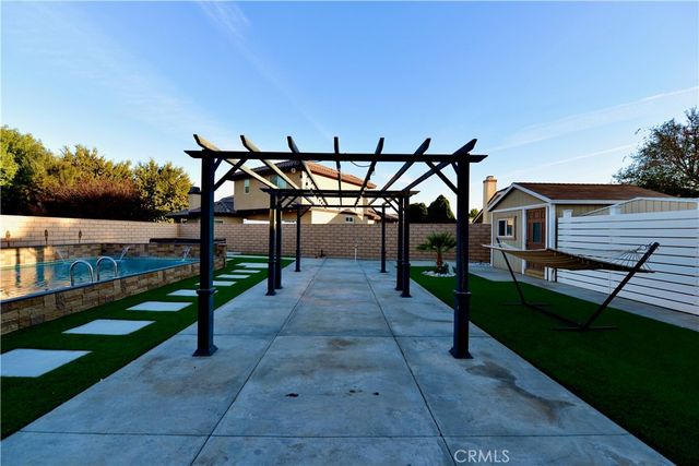 18465 Tarpon Lane, Victorville, CA 92395