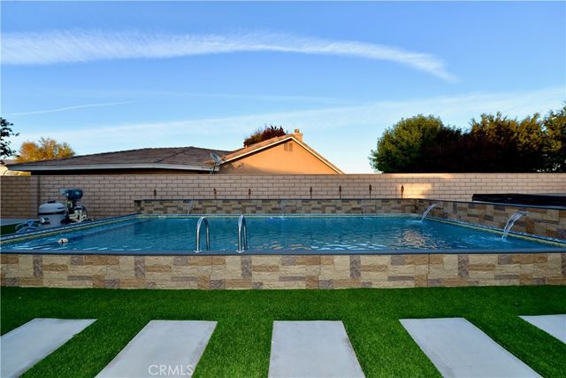 18465 Tarpon Lane, Victorville, CA 92395