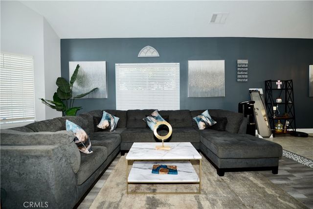 18465 Tarpon Lane, Victorville, CA 92395