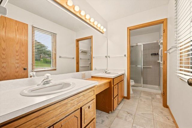 1006 ARBOR RIDGE Circle, Council Bluffs, IA 51503