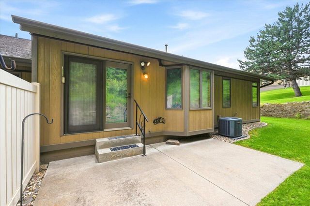 1006 ARBOR RIDGE Circle, Council Bluffs, IA 51503