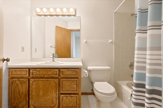 1006 ARBOR RIDGE Circle, Council Bluffs, IA 51503