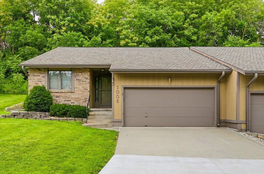1006 ARBOR RIDGE Circle, Council Bluffs, IA 51503