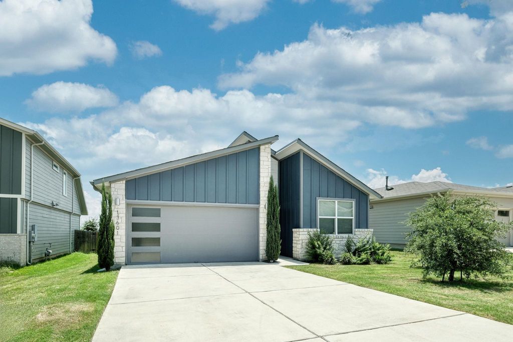 13601 Baileyfield DR, Pflugerville, TX 78660