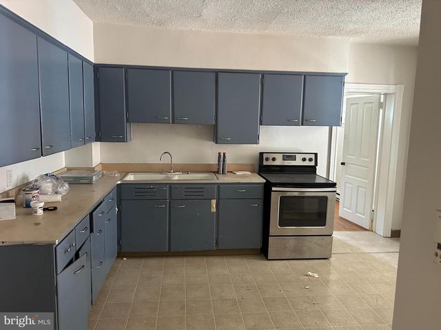 526 N CHARLOTTE ST, Pottstown, PA 19464