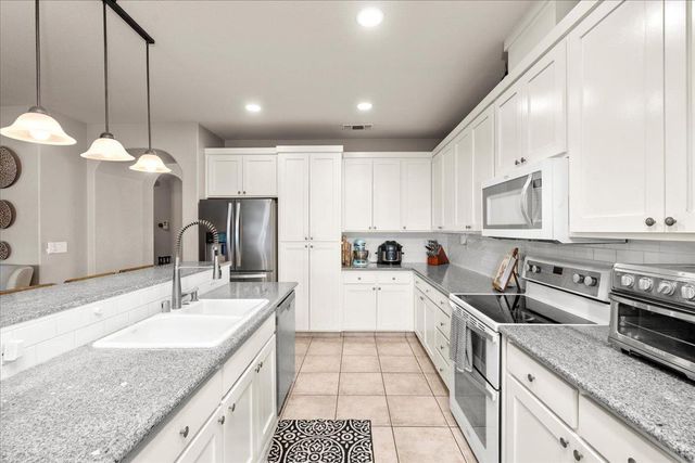 1725 Stonum Rd, Modesto, CA 95351