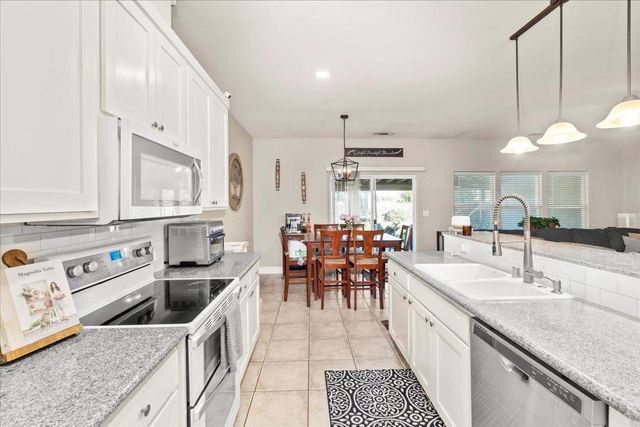 1725 Stonum Rd, Modesto, CA 95351