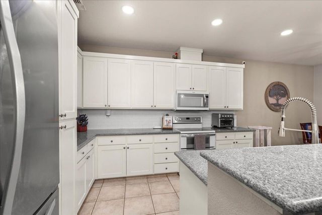 1725 Stonum Rd, Modesto, CA 95351