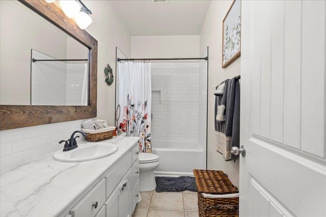 1725 Stonum Rd, Modesto, CA 95351