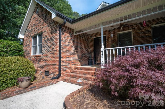 1240 Petes Road, Lincolnton, NC 28092
