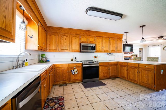 1240 Petes Road, Lincolnton, NC 28092