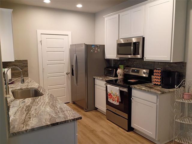 11235 Glenforest Drive, Montgomery, TX 77356