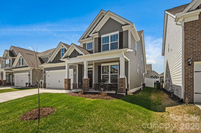 574 Fox Cove Road, Hendersonville, NC 28792