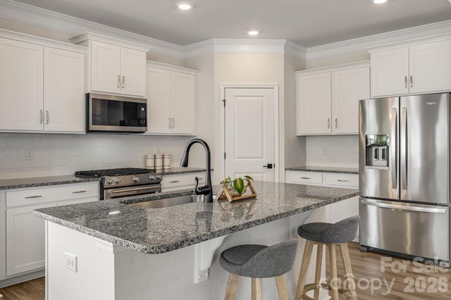 574 Fox Cove Road, Hendersonville, NC 28792