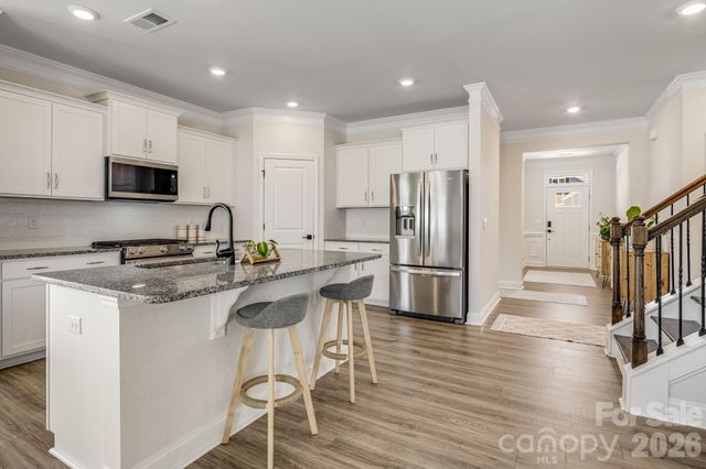 574 Fox Cove Road, Hendersonville, NC 28792