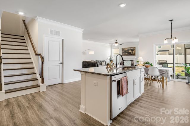 574 Fox Cove Road, Hendersonville, NC 28792