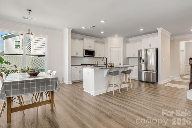 574 Fox Cove Road, Hendersonville, NC 28792