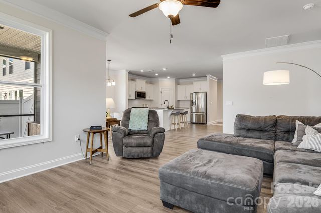 574 Fox Cove Road, Hendersonville, NC 28792