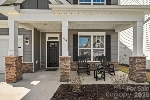 574 Fox Cove Road, Hendersonville, NC 28792