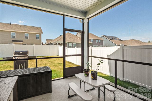 574 Fox Cove Road, Hendersonville, NC 28792