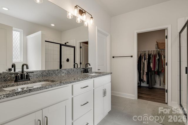 574 Fox Cove Road, Hendersonville, NC 28792