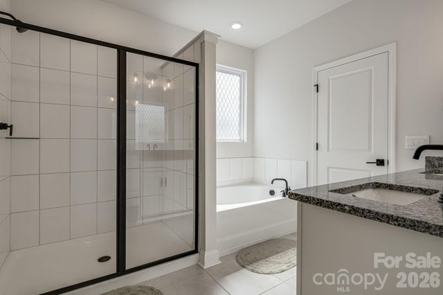 574 Fox Cove Road, Hendersonville, NC 28792