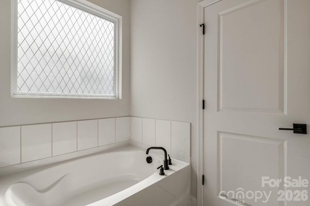 574 Fox Cove Road, Hendersonville, NC 28792