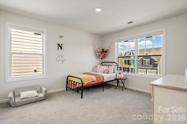 574 Fox Cove Road, Hendersonville, NC 28792