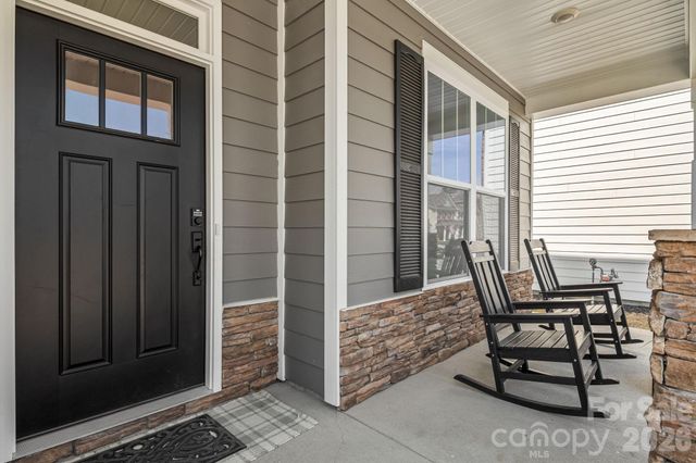 574 Fox Cove Road, Hendersonville, NC 28792