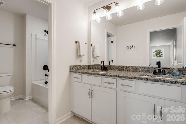 574 Fox Cove Road, Hendersonville, NC 28792