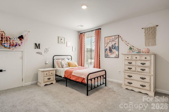 574 Fox Cove Road, Hendersonville, NC 28792