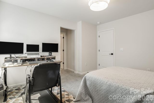 574 Fox Cove Road, Hendersonville, NC 28792