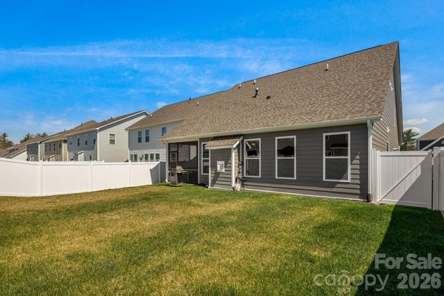 574 Fox Cove Road, Hendersonville, NC 28792