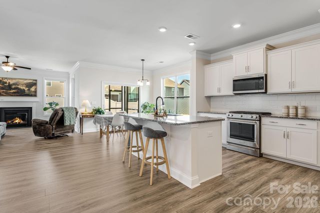 574 Fox Cove Road, Hendersonville, NC 28792