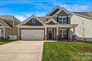 574 Fox Cove Road, Hendersonville, NC 28792