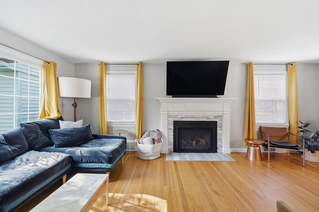 145 Chalmers St, Springfield, MA 01118