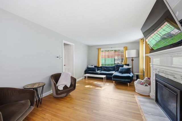 145 Chalmers St, Springfield, MA 01118