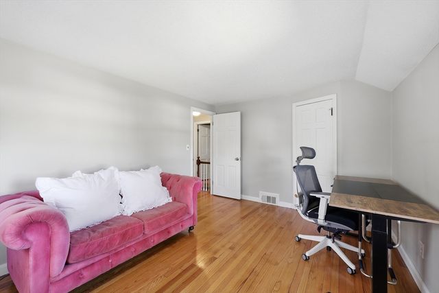 145 Chalmers St, Springfield, MA 01118