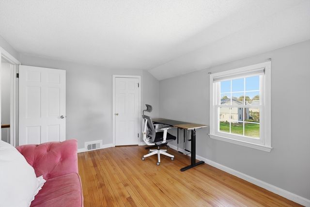 145 Chalmers St, Springfield, MA 01118