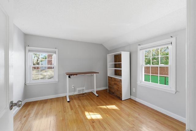 145 Chalmers St, Springfield, MA 01118