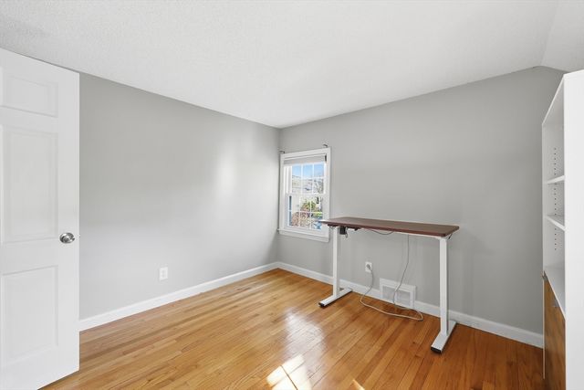 145 Chalmers St, Springfield, MA 01118
