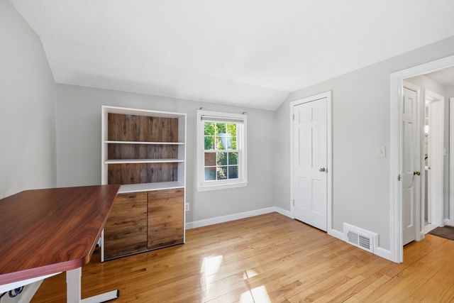 145 Chalmers St, Springfield, MA 01118